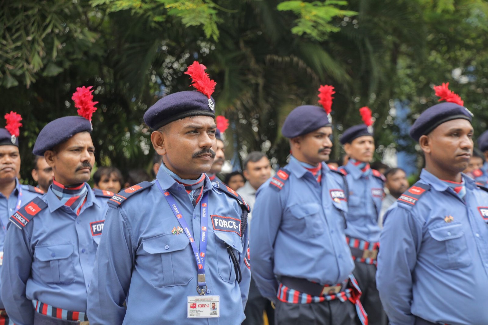 राज ठाकरे ने आईपीएस अधिकारी विष्वास नांगरे पटिल पर किया हमला, संगठनों के प्रति डुअल वफादारी पर उठाए सवाल