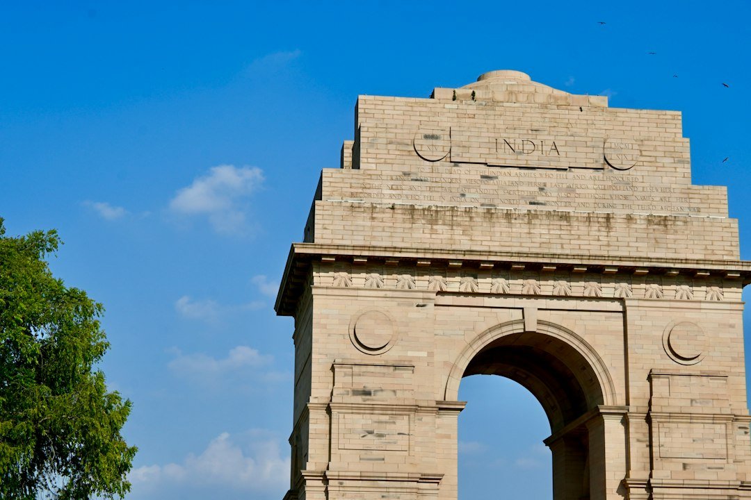 Supreme Court Criticizes UP Government, Imposes 10 Lakh Fine