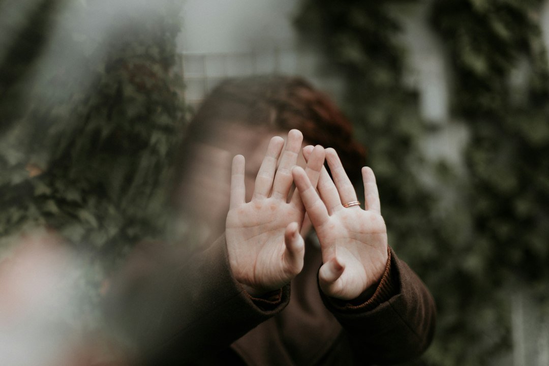 Distinguishing Love Bombing from Genuine Affection: A Psychologist’s Insight